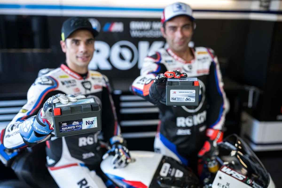 BMW Motorrad WorldSBK Team riders holding out OUTDO NaCR10S Pro and NaCR5SL-VD sodium-ion batteries