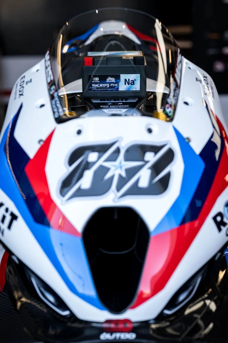 OUTDO NaCR10S Pro sodium-ion battery placed on the front fairing of the number 88 BMW race bike